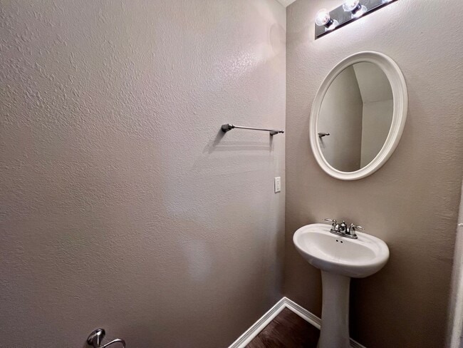 Building Photo - 2 bedroom 2.5 bath Townhome in Godley Park