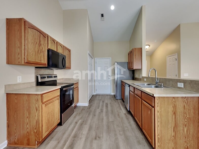 Building Photo - 425 Watershed Dr