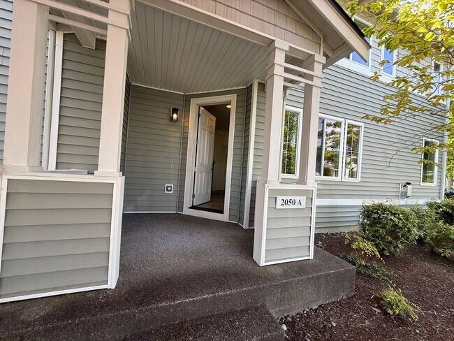 Building Photo - 3 Bedroom 2.5 Bath DuPont Townhome