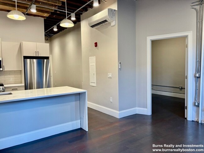 Building Photo - 281 Franklin St