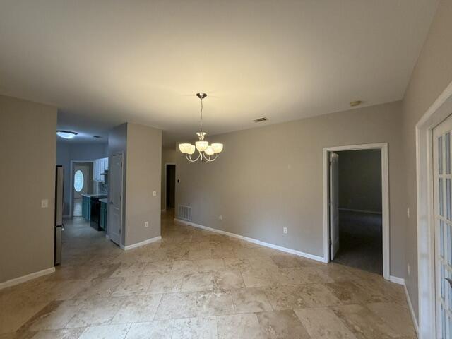 Building Photo - 2457 Lakeview Dr S