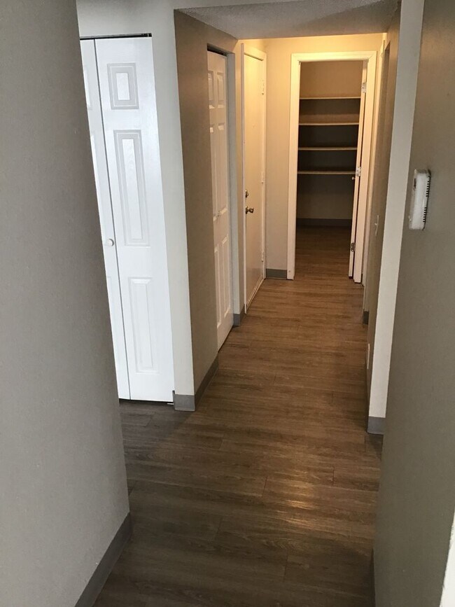 Building Photo - 2 Bedroom in Downtown Omaha