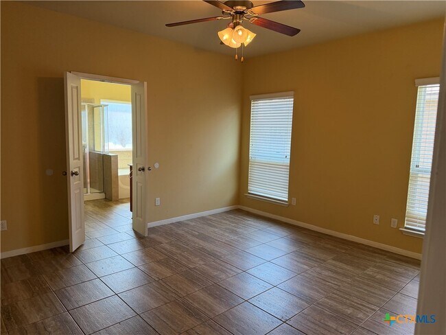 Building Photo - 409 Cross Dr.