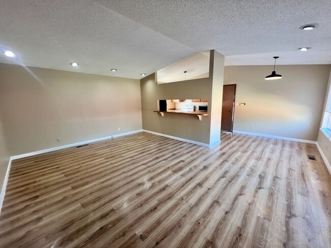 Building Photo - Darling 3 bedroom in North West Reno owner...