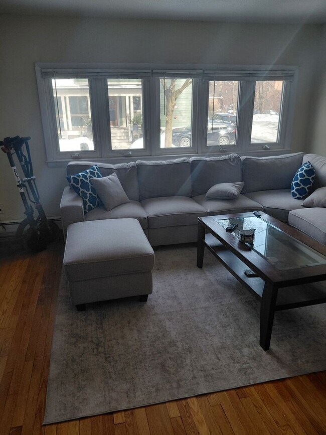 Building Photo - Nicely renovated 3 bed near BU for September 1!