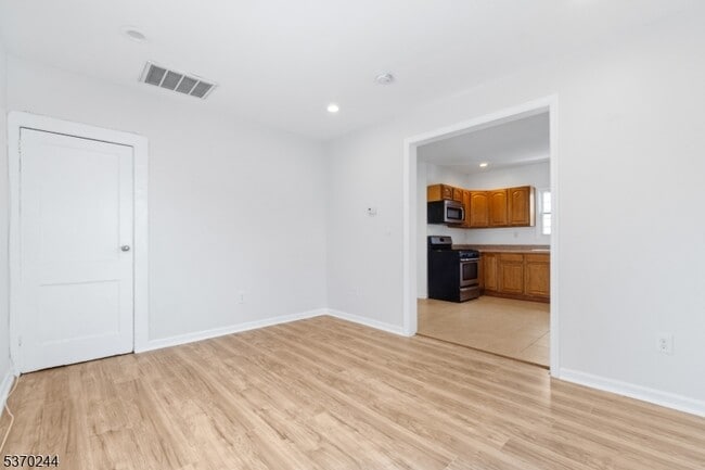 Building Photo - 357 Nesbit Terrace