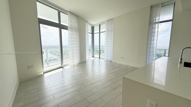 Building Photo - 2000 Metropica Wy