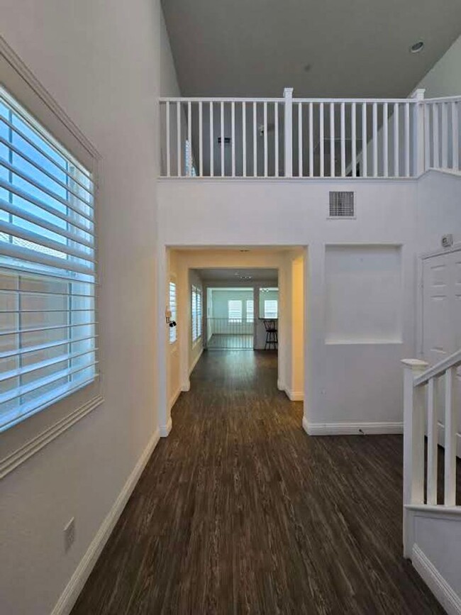 Building Photo - A Fabulous 5 Bedroom Home in Henderson
