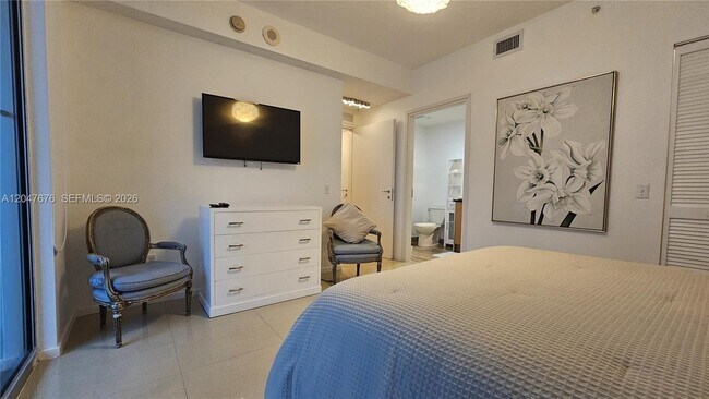 Building Photo - 300 S Biscayne Blvd