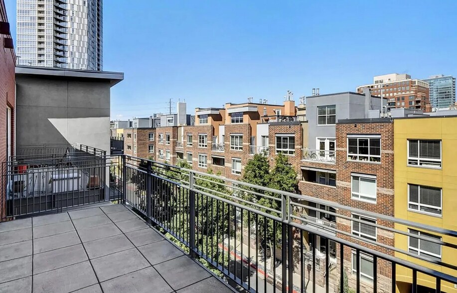 Building Photo - 1438 Little Raven St