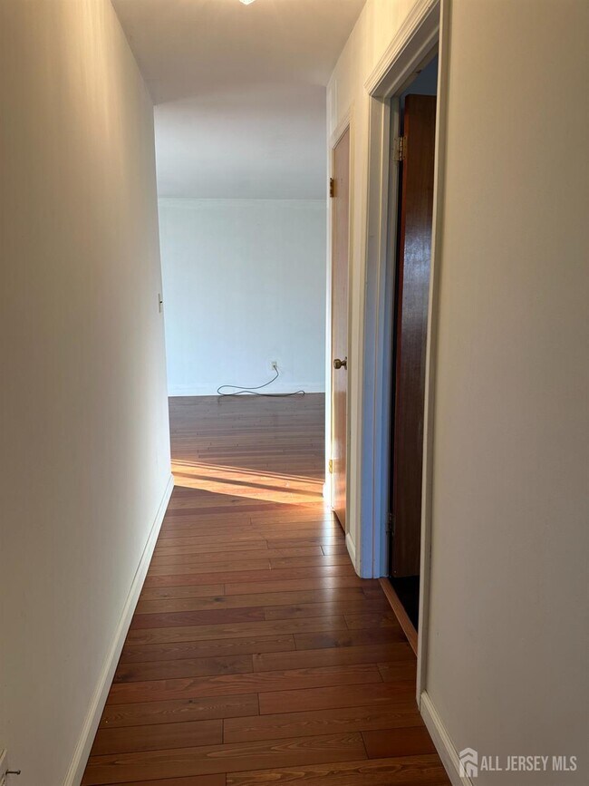 Building Photo - 142 Beverly Hill Terrace