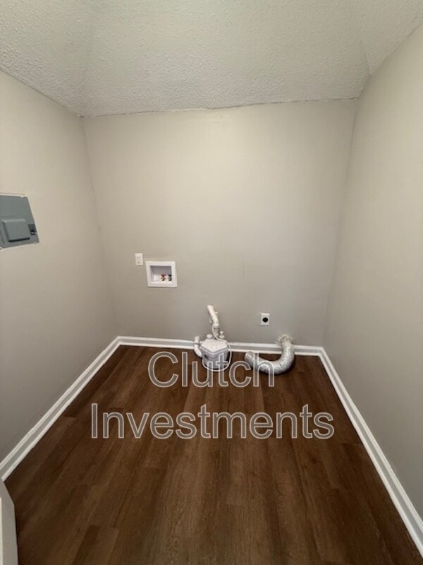 Building Photo - 2935 Briarwood Dr