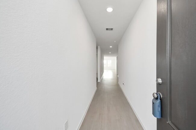 Building Photo - 6510 Linden Leaf Dr