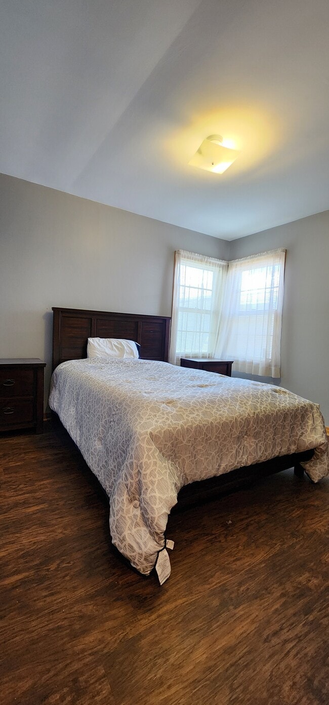 Bedroom 1 - 817 W Commercial St