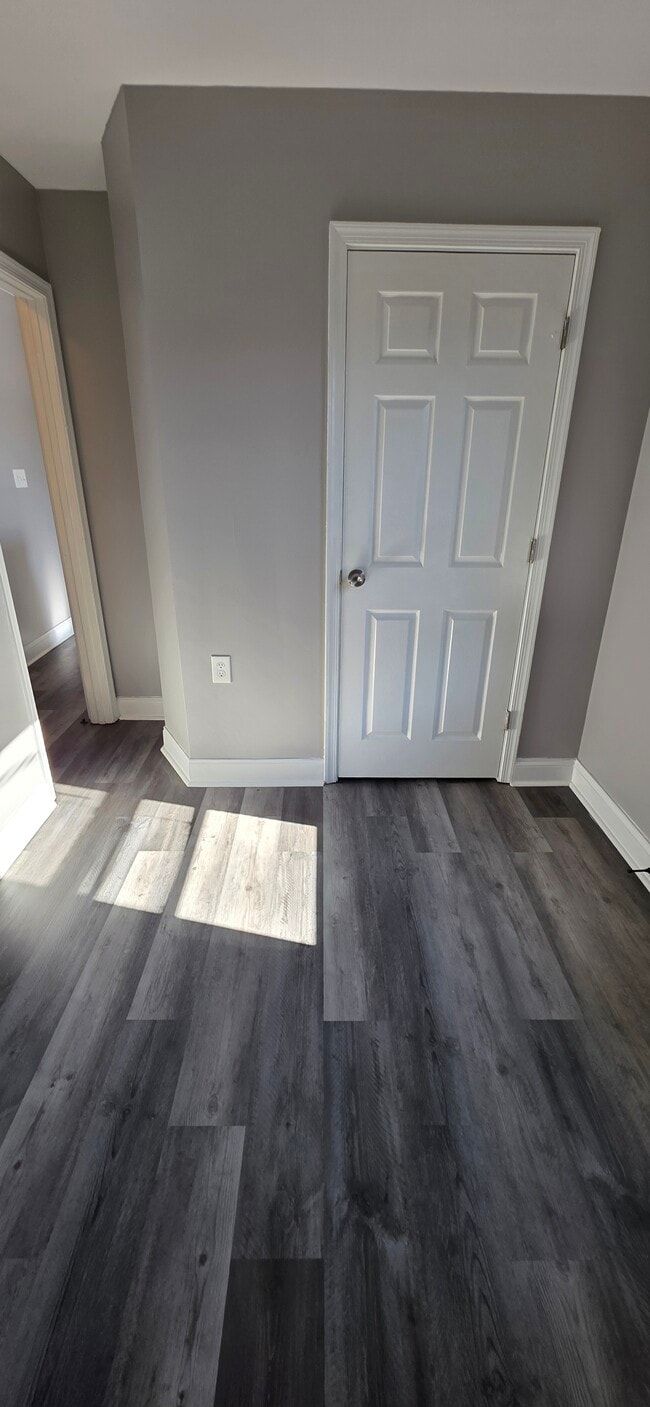 Building Photo - 201 N Rose St