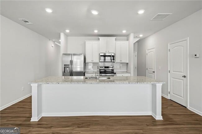 Building Photo - 424 Whitetail Cir