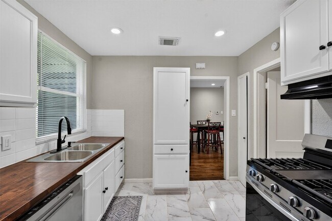 Building Photo - 3863 Arbor St