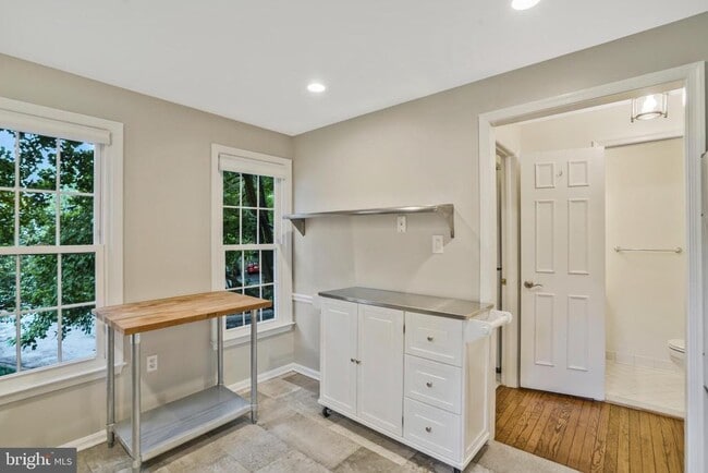 Building Photo - 14 S Manchester St