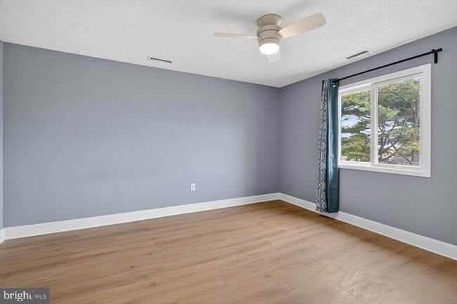 Building Photo - 304 Aspen Dr