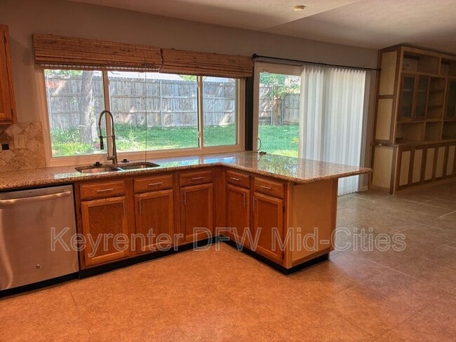 Building Photo - 3801 Hackberry Ln