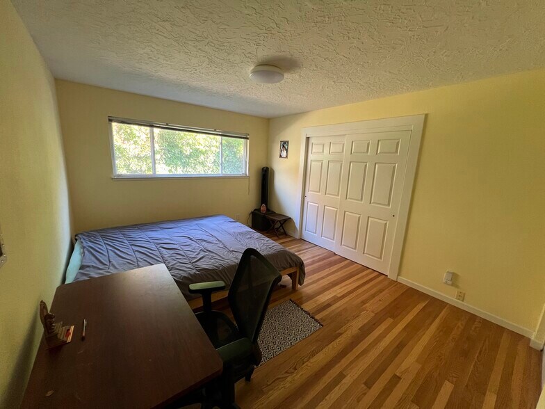 Master Bedroom 14x11 - 1642 Tahoe Dr