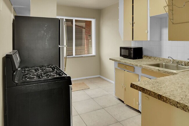 Building Photo - $2,695.00 - 3 Beds, 2 Bath, Duplex in Denv...