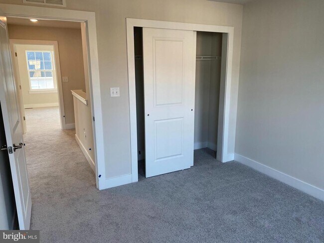 Building Photo - 232 Red Leaf Ln