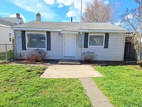 Building Photo - 2 Bed 1 Bath