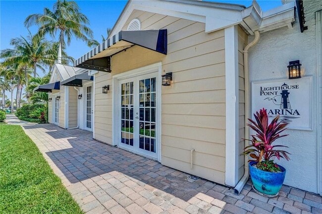 Building Photo - 2748 NE 28th Ave