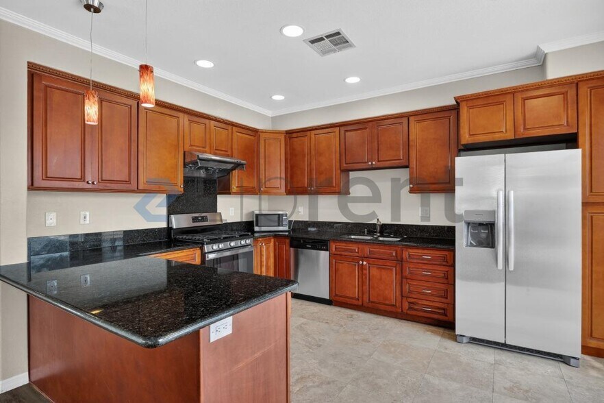 Building Photo - 608 Shenandoah Ave