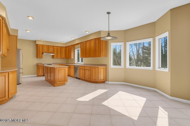 Building Photo - 220 Whalepond Rd