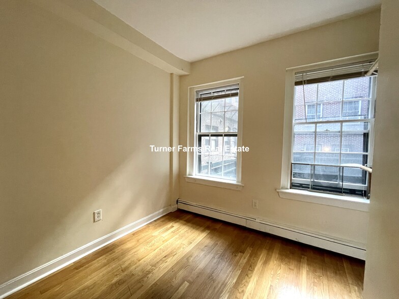 Building Photo - 28R Phillips St