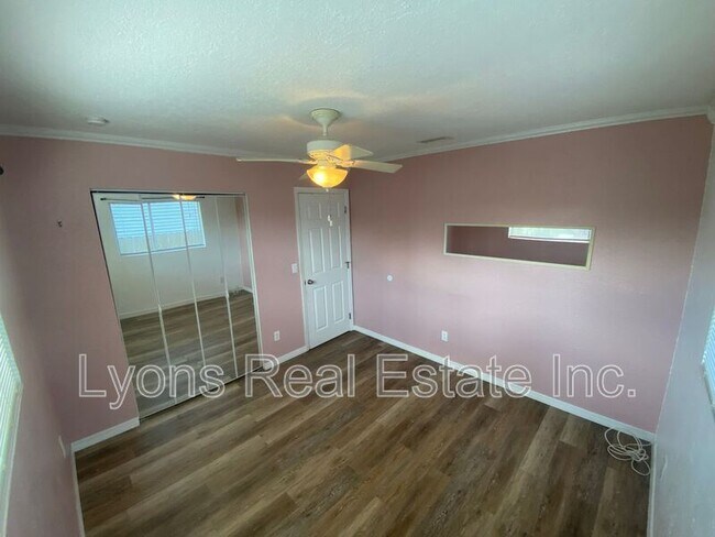 Building Photo - 537 Sacramento St