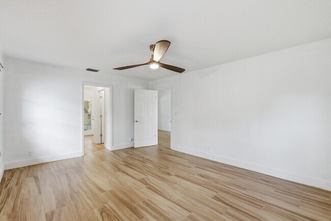 Building Photo - 2700 Yarmouth Dr