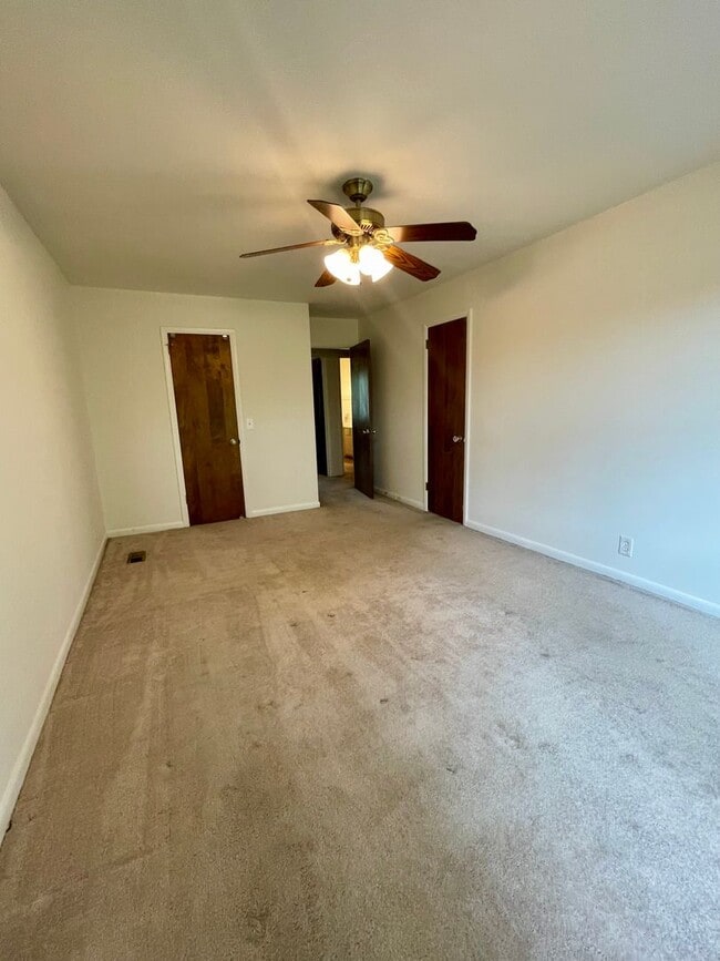 Building Photo - 6808 River Ridge Dr