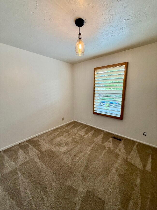 Building Photo - 11152 S Lyndbrook Way