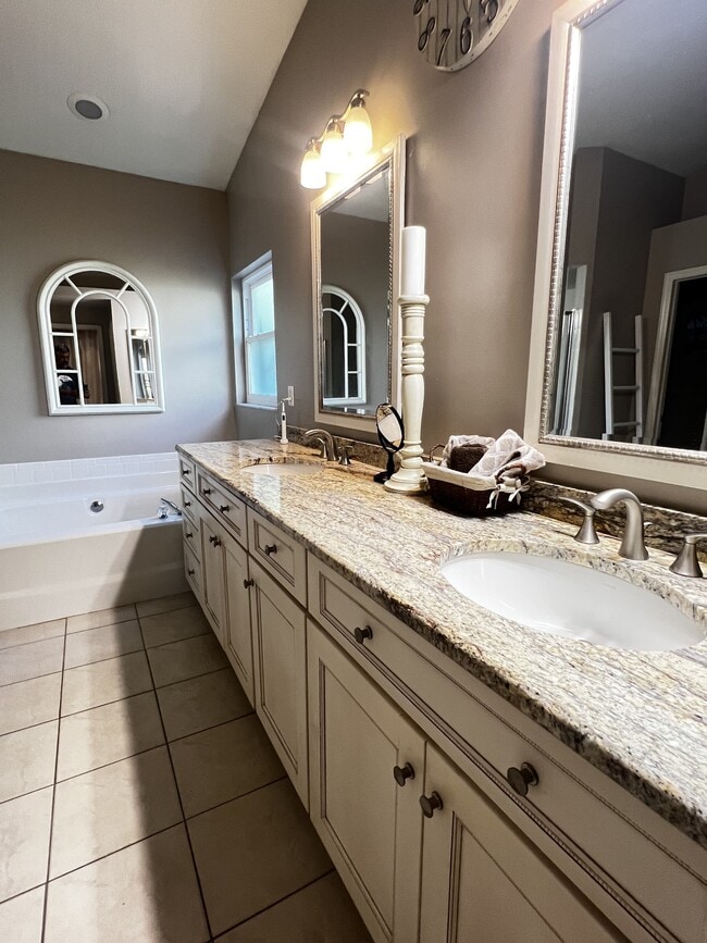 Building Photo - 9421 Old Hickory Cir