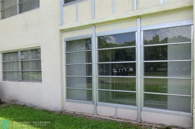 Building Photo - 4502 Martinique Way