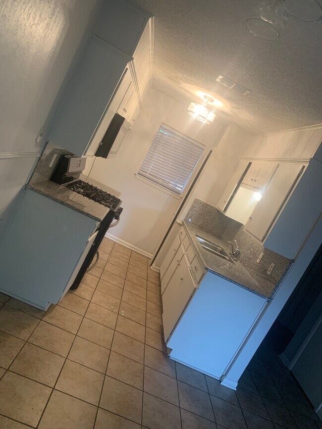 Building Photo - 704 Apollo Dr