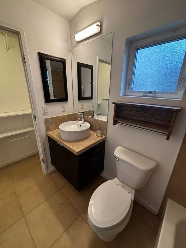 Building Photo - Modern Townhome For Lease Near Columbia City | 2 Bed | 2.5 Bath | A/C | Covered Parking