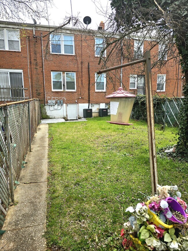 Building Photo - 4020 Edgewood Rd