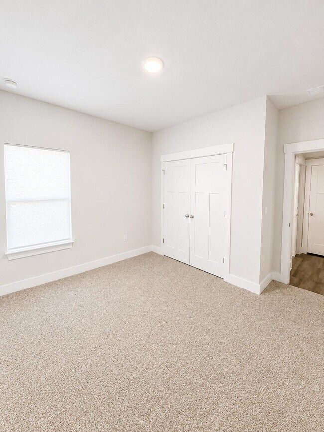 Building Photo - 734 Quintana St