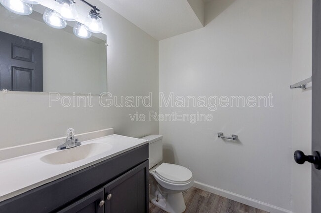 Building Photo - 955 Leroy St