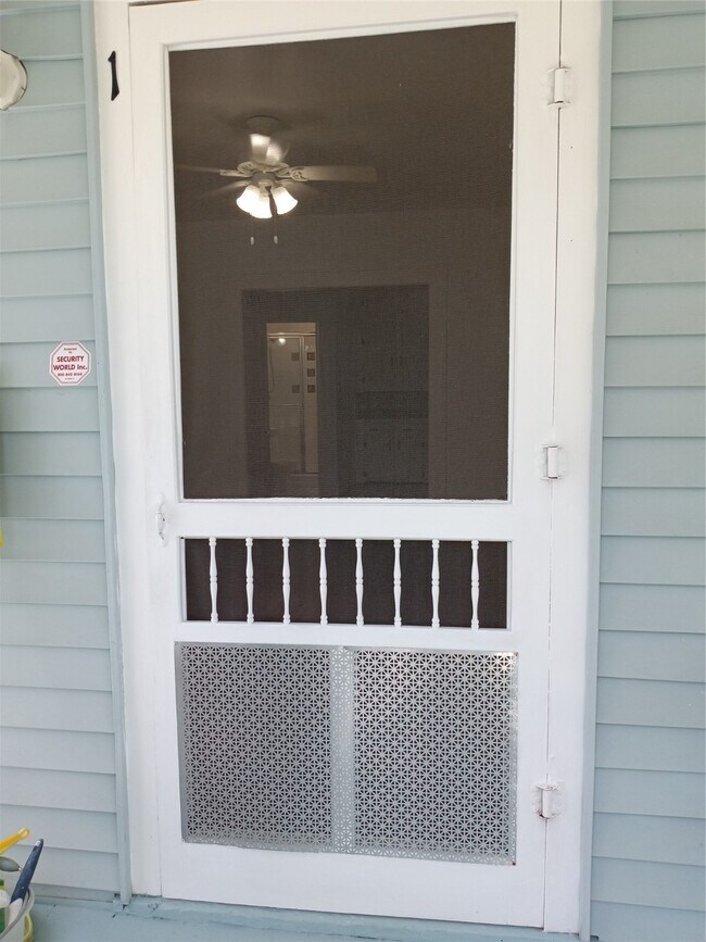 Building Photo - 2924 1/2 Bernardo De Galvez Ave