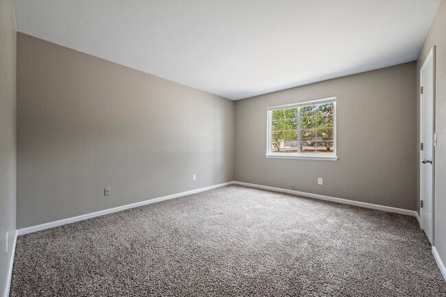 Building Photo - 701 Canyon Dr