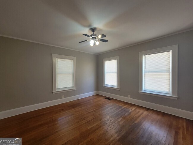 Building Photo - 644 Kennolia Dr SW