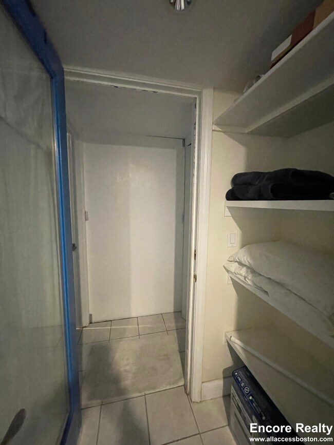 Building Photo - 56 Hobson St