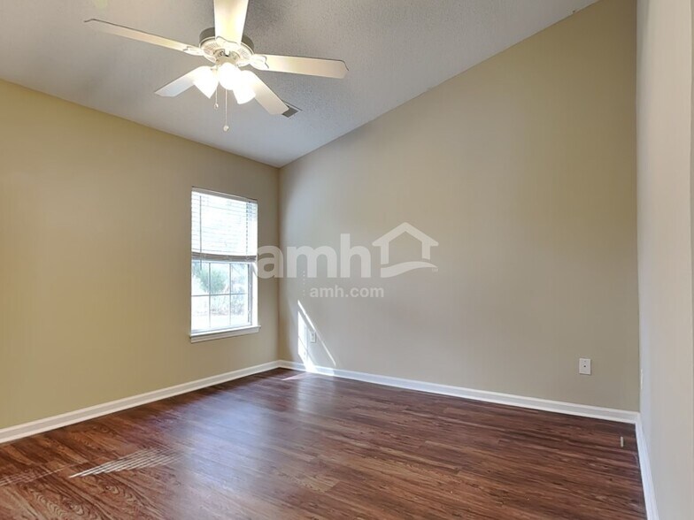 Building Photo - 25 Waterway Dr