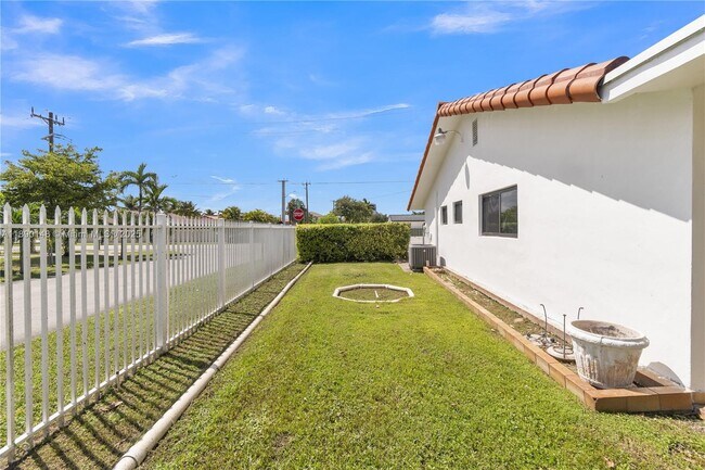 Building Photo - 631 SW 102nd Ave