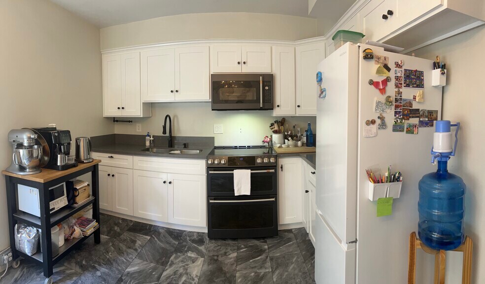Building Photo - 800 N Eucalyptus Ave